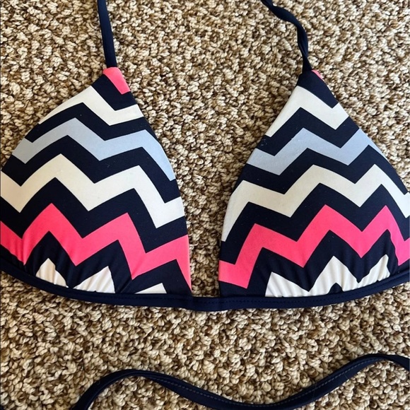 Triangle push up Bikini top chevron size xs/s no tag - Picture 2 of 4
